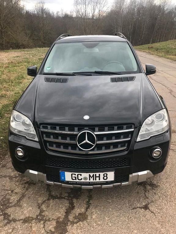 Gebraucht Mercedes ML350 231 PS (169 kW) 2010 Schwarz SUV