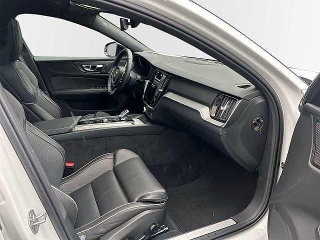 Gebraucht Volvo V60 145 PS (106 kW) 2025 Kombi