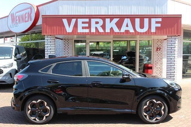 Schwarz Neu 2025 Ford Puma Gen-E Premium Limousine | 32.491 € - Bild 1/4