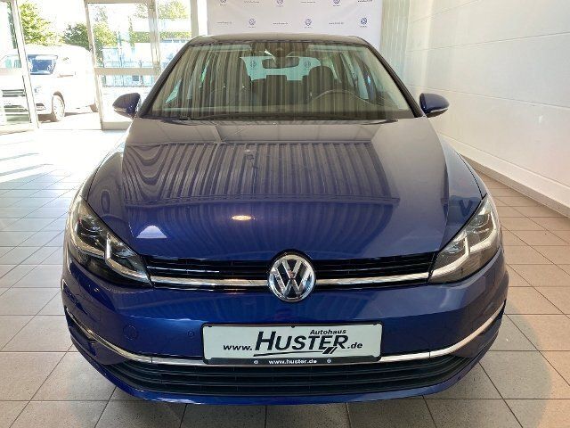 Gebraucht VW Golf VII Active 116 PS (85 kW) 2018 Blau metallic Limousine