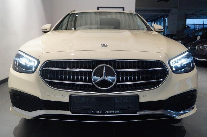 Gebraucht Mercedes E220 194 PS (142 kW) 2022 Beige Limousine