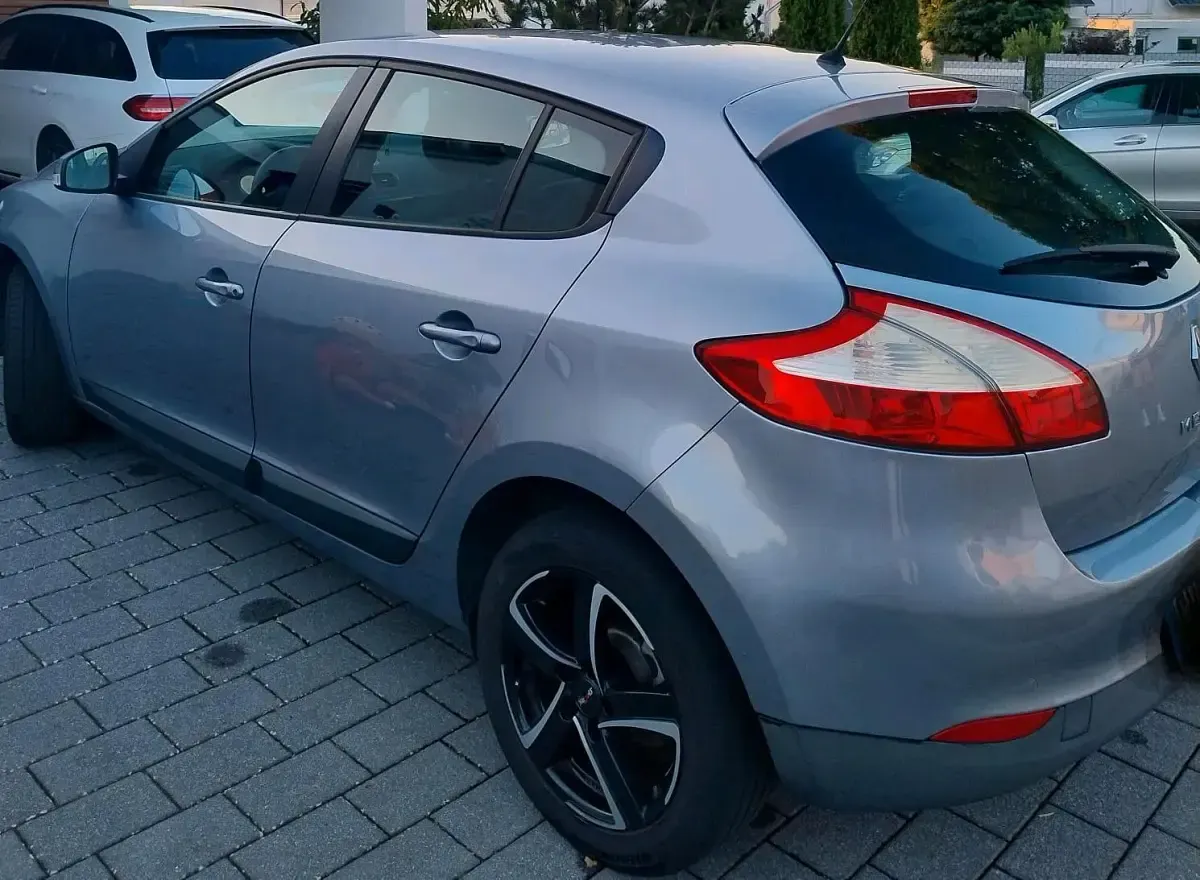 Gebraucht Renault Mégane III Expression 101 PS (74 kW) 2009 Silber Limousine