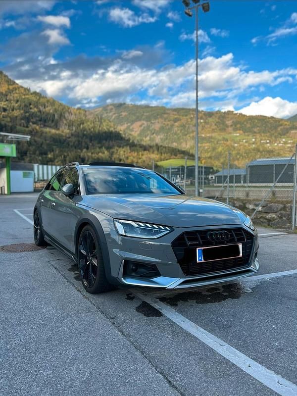 Grau Gebraucht 2021 Audi A4 Allroad Kombi | 29.999 € - Bild 1/4