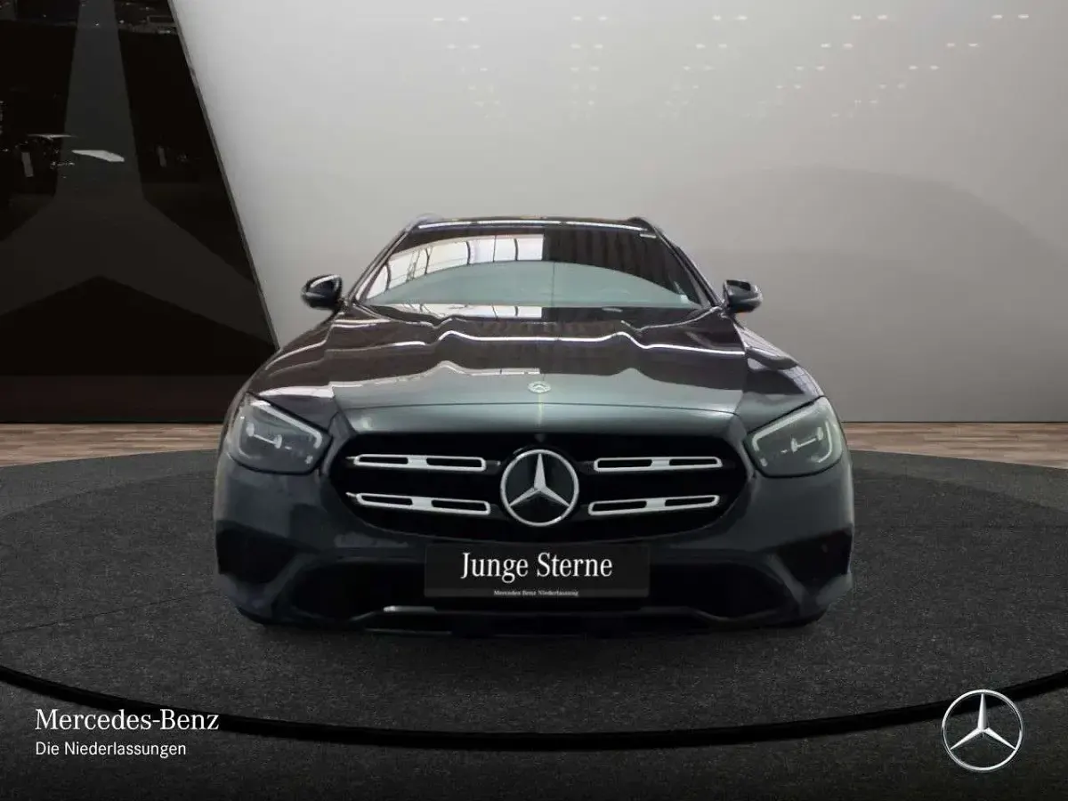 Gebraucht Mercedes E200 Night 197 PS (144 kW) 2021 Graphitgrau Kombi