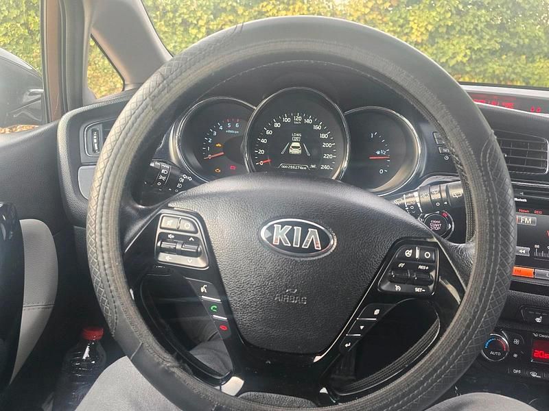 Gebraucht Kia Ceed Sport 128 PS (94 kW) 2015 Braun Kleinwagen