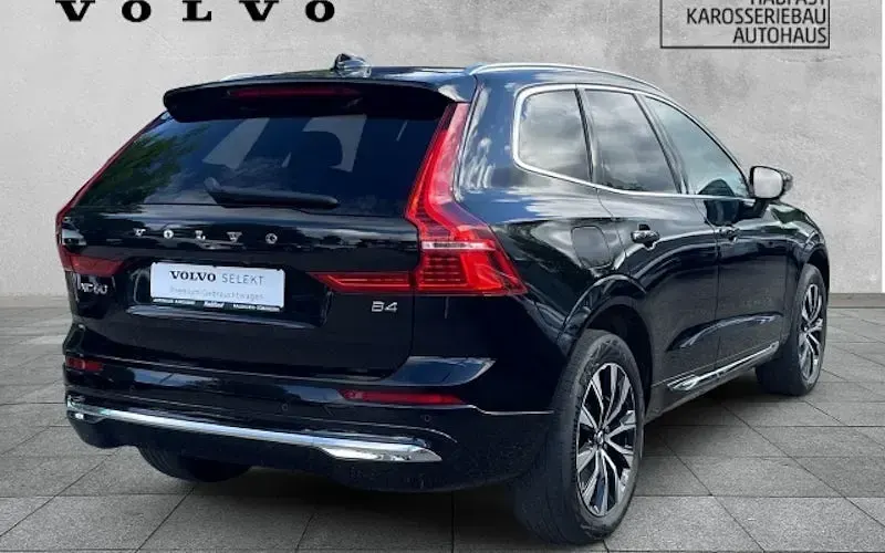 Gebraucht Volvo XC60 Plus 197 PS (144 kW) 2023 Onyx black / metallic SUV