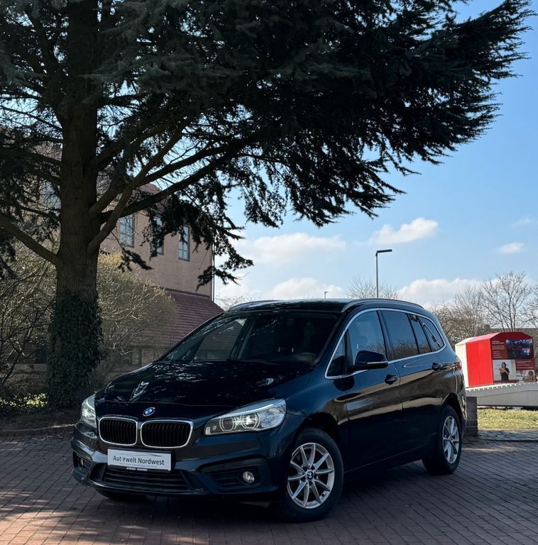 Schwarz Gebraucht 2017 BMW 218 Gran Tourer Advantage Van / Kleinbus | 9.699 € (Superpreis) - Bild 1/4