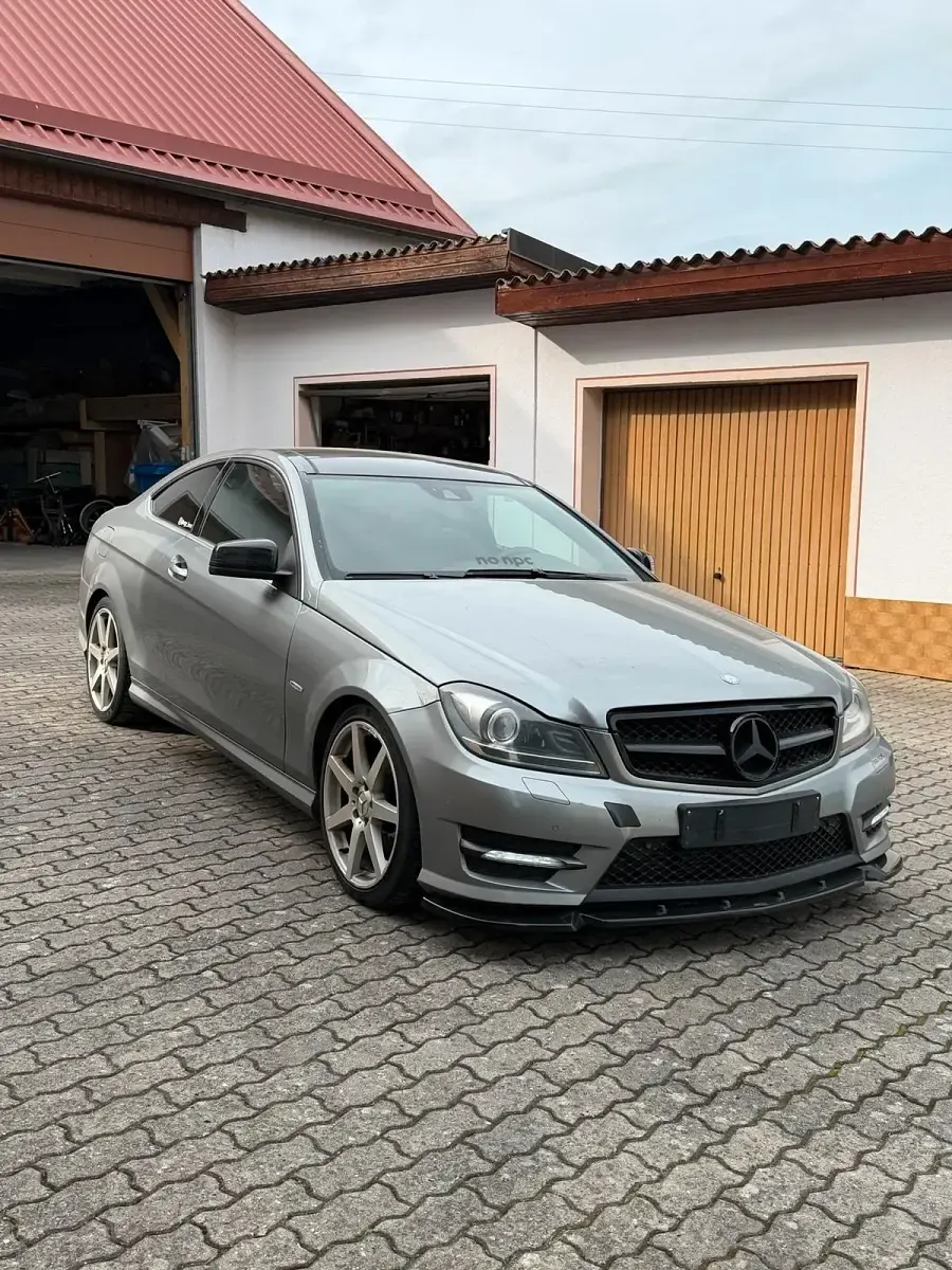Gebraucht Mercedes C220 170 PS (125 kW) 2011 Grau Coupé