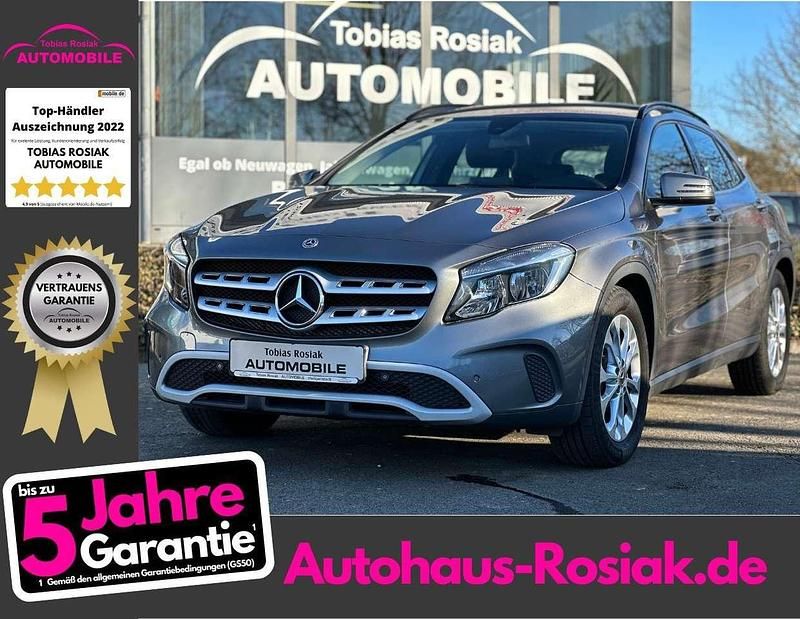 Grau Gebraucht 2017 Mercedes GLA180 SUV | 24.490 € - Bild 1/4