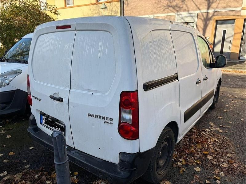 Gebraucht Peugeot Partner 90 PS (66 kW) 2010 Weiß Van / Kleinbus