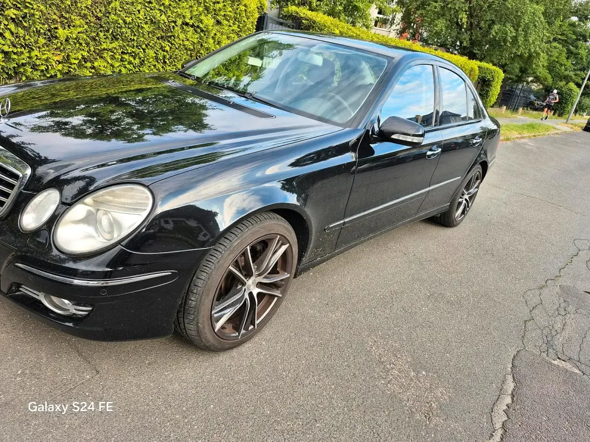 Gebraucht Mercedes E500 388 PS (285 kW) 2007 Schwarz Limousine
