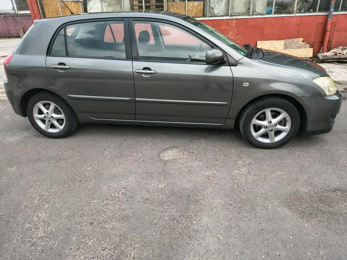 Gebraucht Toyota Corolla 90 PS (66 kW) 2005 Grau Kleinwagen