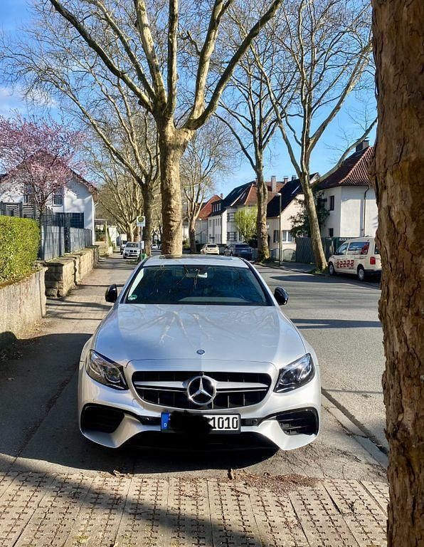 Silber Gebraucht 2016 Mercedes E200 Avantgarde Limousine | 22.999 € (Fairer Preis) - Bild 1/2