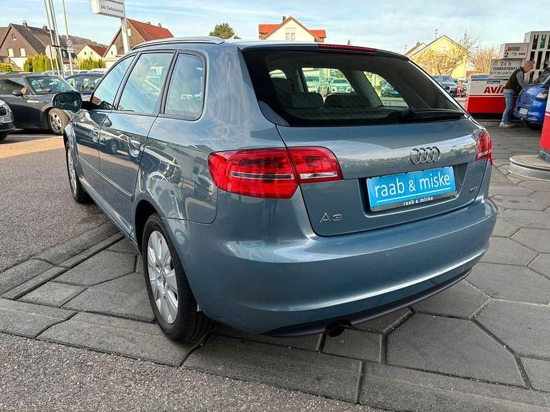 Gebraucht Audi A3 Attraction 105 PS (77 kW) 2011 Blau Kleinwagen