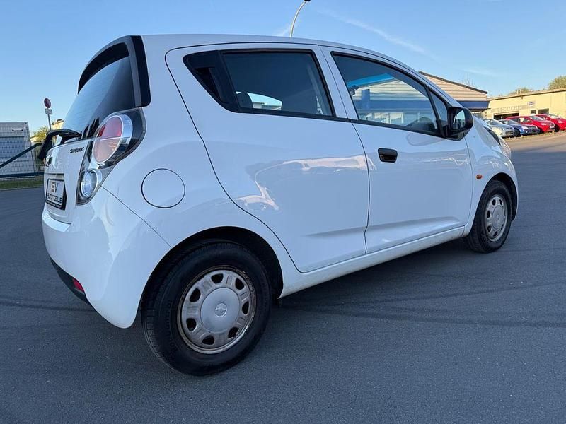 Używany Chevrolet Spark 68 KM (50 kW) 2010 Biały Hatchback