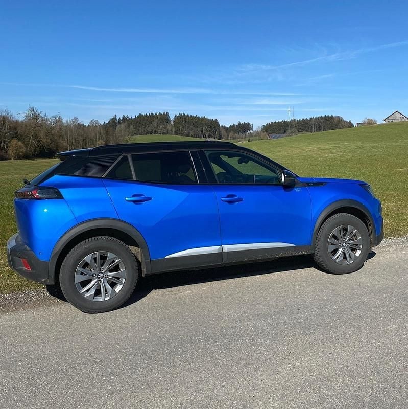 Blau Gebraucht 2021 Peugeot e-2008 SUV | 17.500 € (Fairer Preis) - Bild 1/4