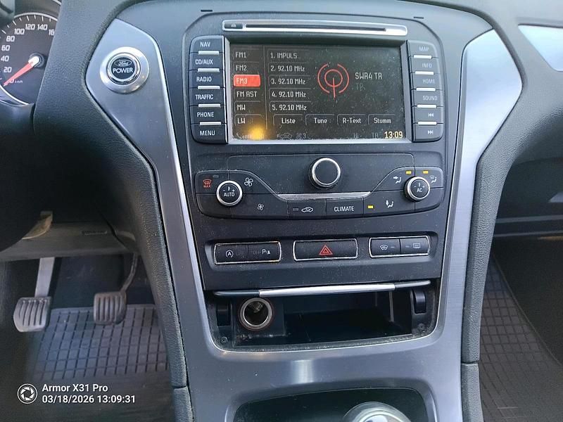 Gebraucht Ford Mondeo 115 PS (84 kW) 2011 Blau Limousine