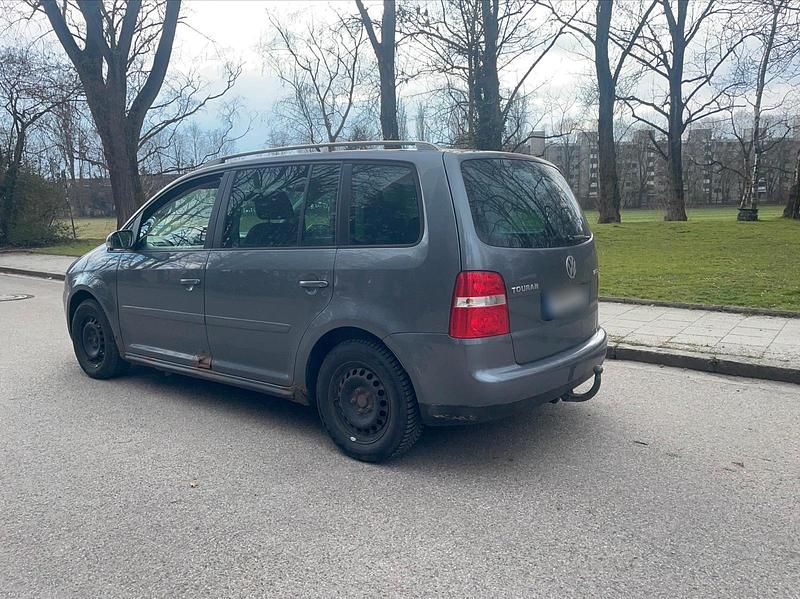 Gebraucht VW Touran 140 PS (102 kW) 2006 Grau Van / Kleinbus