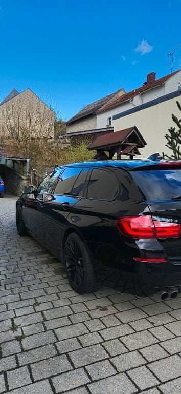 Gebraucht BMW 523 204 PS (150 kW) 2011 Schwarz Kombi