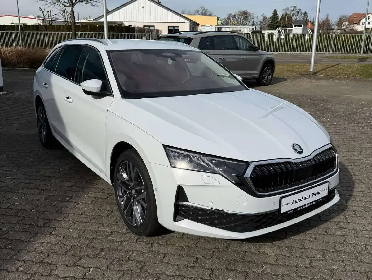 Neu Skoda Octavia Selection 150 PS (110 kW) 2026 Moonweiß perleffekt Kombi