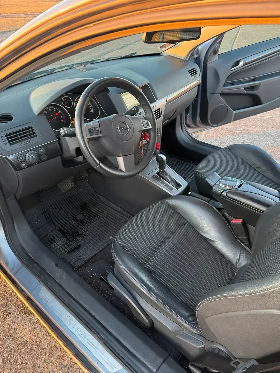 Gebraucht Opel Astra GTC Cosmo 125 PS (91 kW) 2005 Silber Coupé
