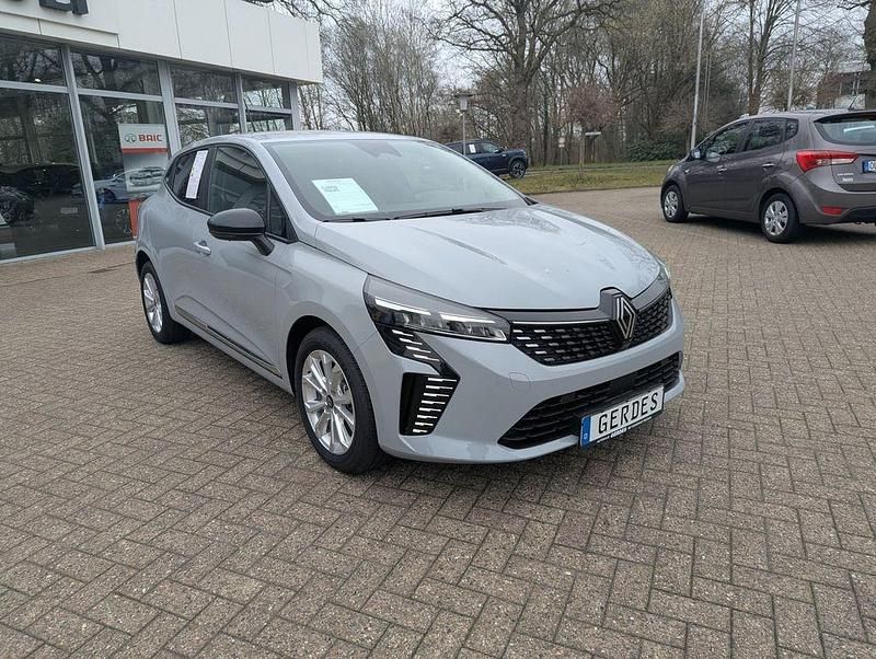Neu Renault Clio V Evolution 90 PS (66 kW) 2025 Grau Limousine