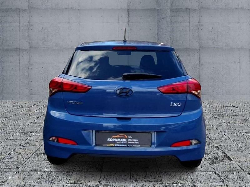 Gebraucht Hyundai i20 Passion 84 PS (61 kW) 2018 Morning blue / sol Limousine