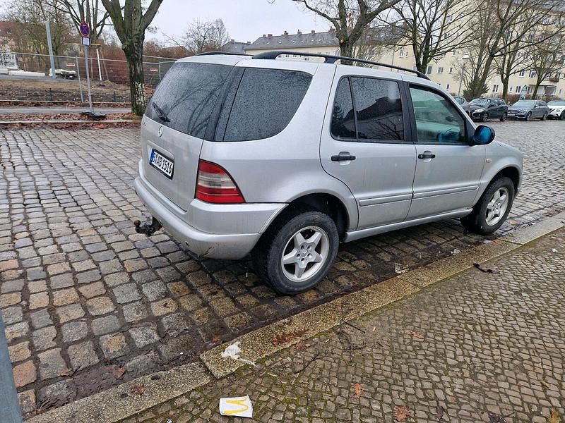 Gebraucht Mercedes ML320 218 PS (160 kW) 1998 Silber SUV