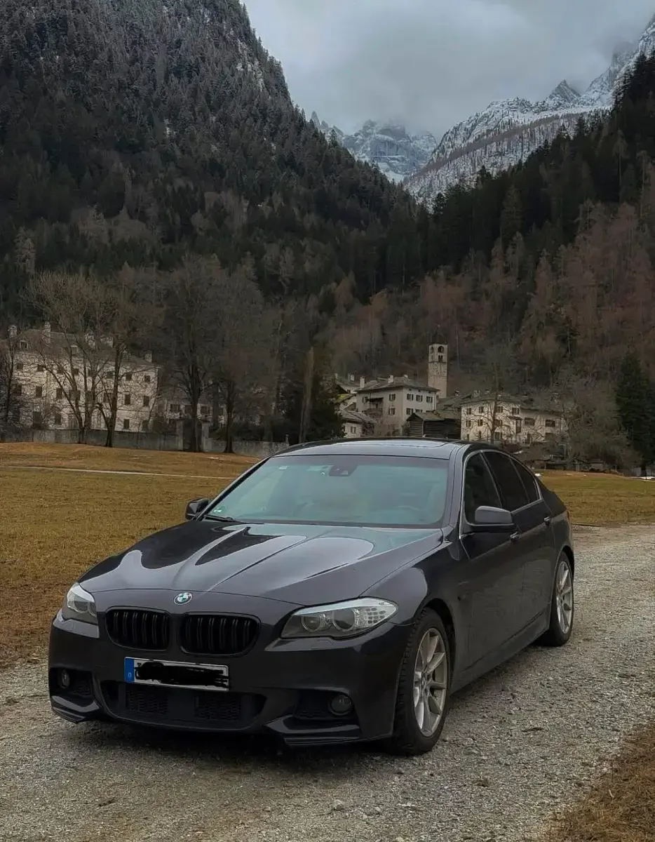 Gebraucht BMW 530 258 PS (189 kW) 2011 Grau Limousine