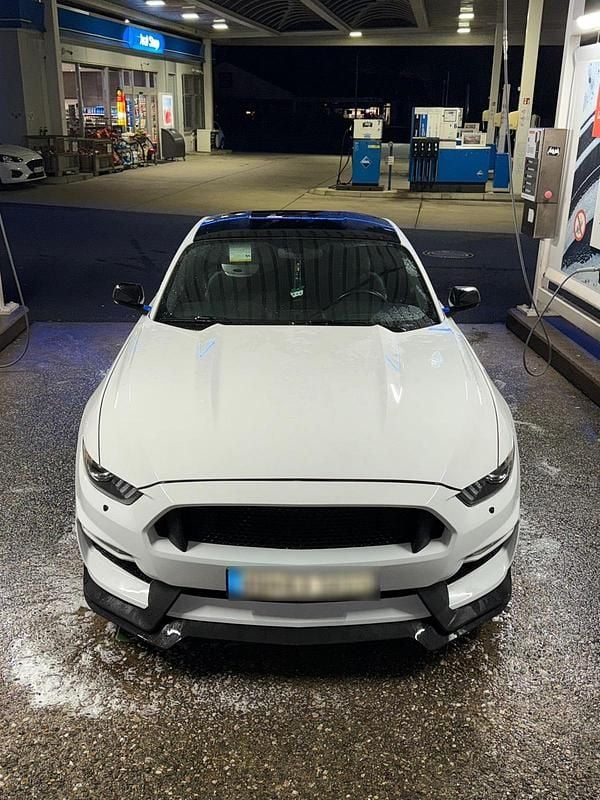 Weiß Gebraucht 2017 Ford Mustang Coupé | 18.500 € (Guter Preis) - Bild 1/4