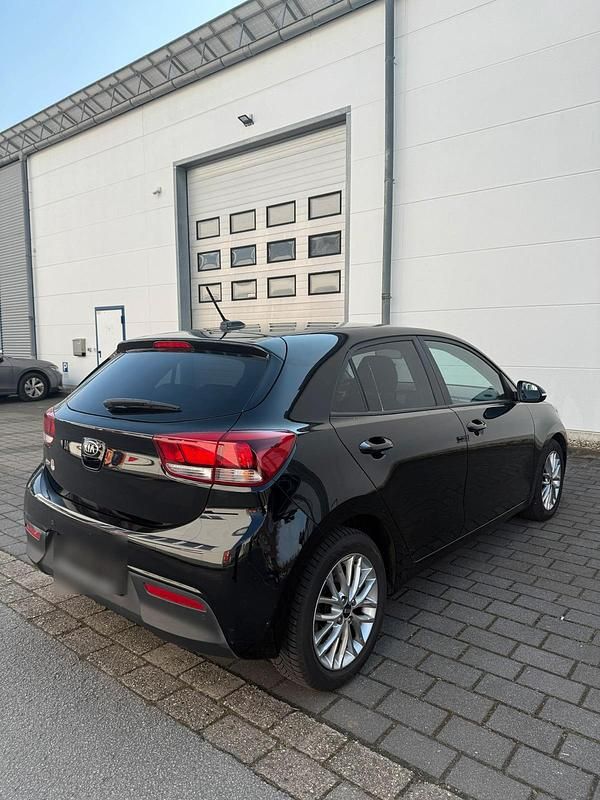 Gebraucht Kia Rio 84 PS (61 kW) 2017 Schwarz Kleinwagen