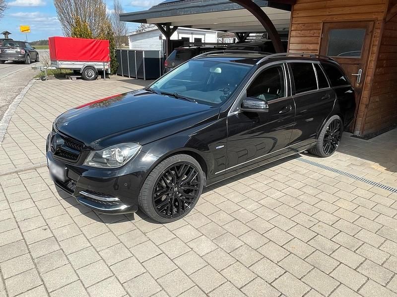 Gebraucht Mercedes C200 184 PS (135 kW) 2011 Schwarz Kombi
