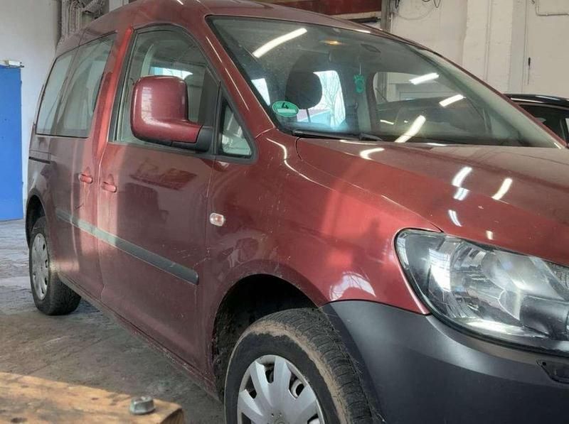 Gebraucht VW Caddy Trendline 102 PS (75 kW) 2011 Lavarot metallic Van / Kleinbus