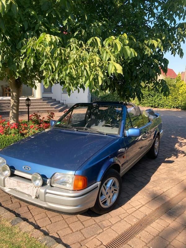 Blau Gebraucht 1989 Ford Escort Cabriolet Cabrio | 3.300 € - Bild 1/4
