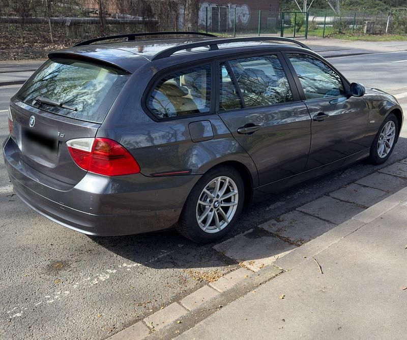 Gebraucht BMW 318 143 PS (105 kW) 2013 Grau Kombi