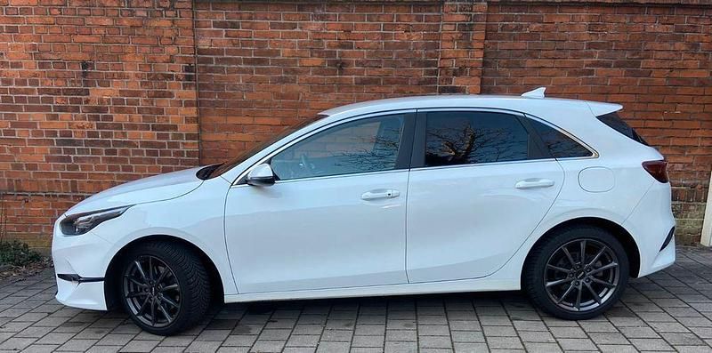 Gebraucht Kia Ceed 136 PS (100 kW) 2024 Weiß Kleinwagen