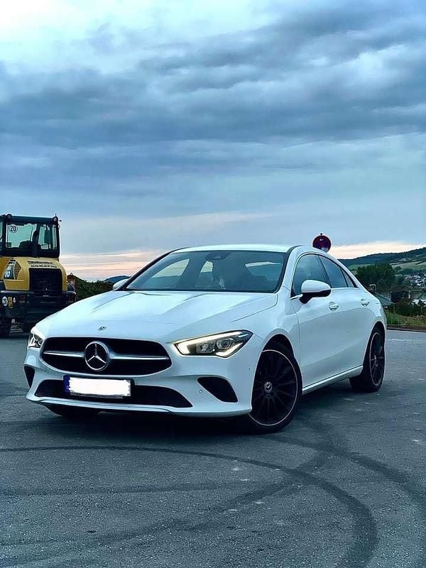 Weiß Gebraucht 2020 Mercedes CLA200 Limousine | 19.400 € (Superpreis) - Bild 1/4