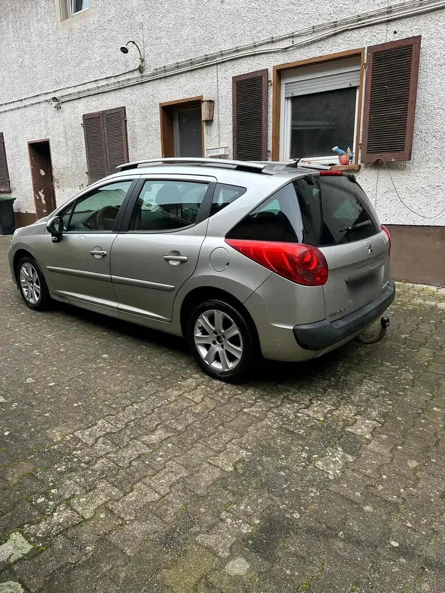 Gebraucht Peugeot 207 124 PS (91 kW) 2008 Silber Kombi