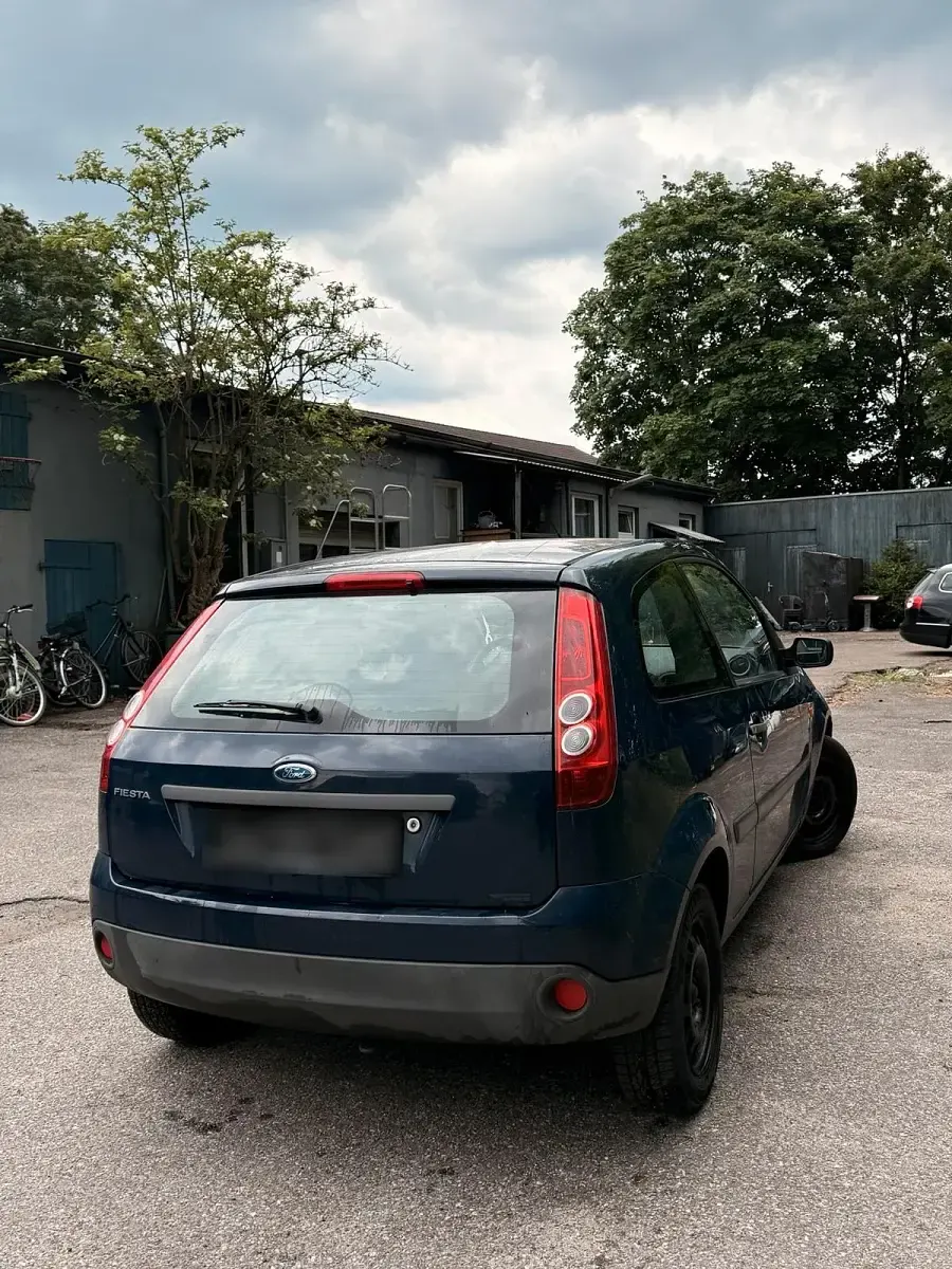 Gebraucht Ford Fiesta 60 PS (44 kW) 2008 Blau Kleinwagen