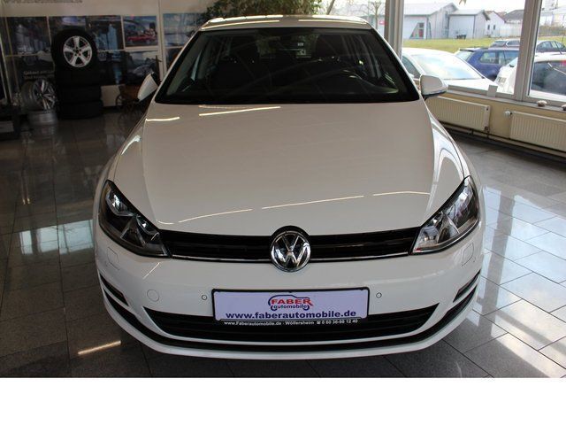 Gebraucht VW Golf VII Comfortline 110 PS (80 kW) 2016 Weiß Limousine