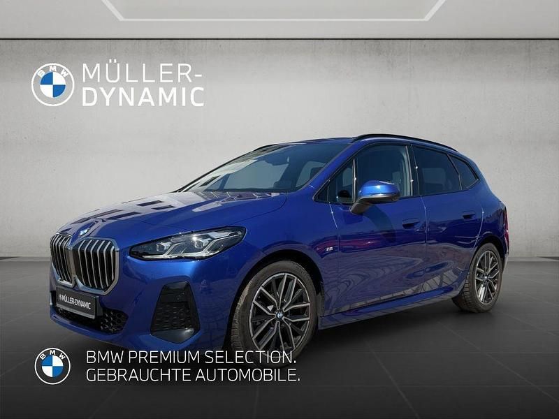 M portimao blau (metallic) Gebraucht 2022 BMW 220 Active Tourer M Sport Van / Kleinbus | 28.980 € (Fairer Preis) - Bild 1/4