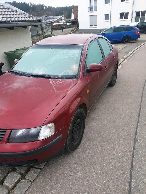 Gebraucht VW Passat 118 PS (86 kW) 1998 Rot Limousine