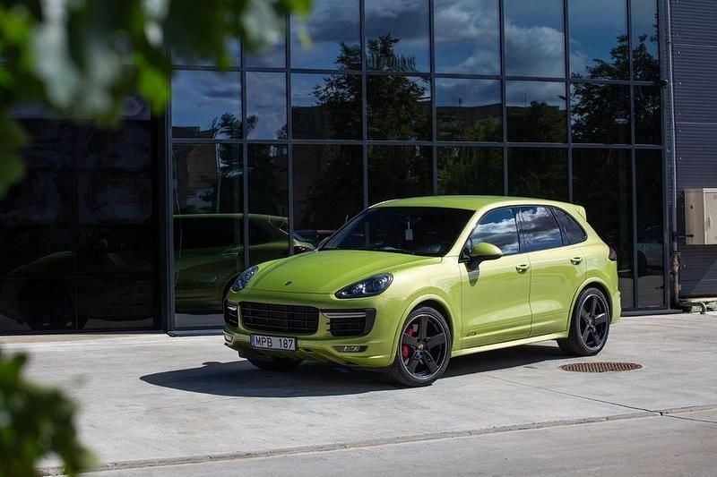 Grün Gebraucht 2016 Porsche Cayenne GTS SUV | 35.090 € - Bild 1/4