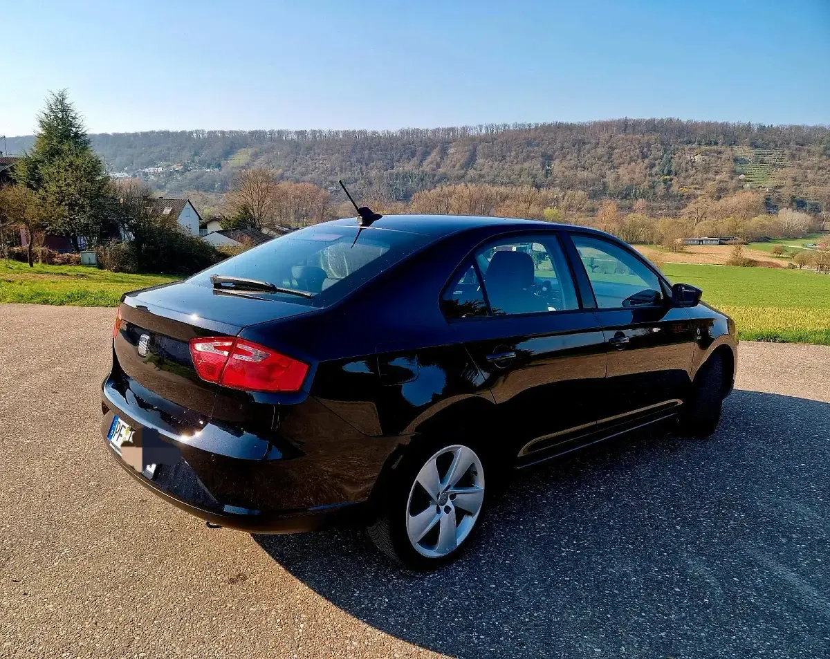 Gebraucht Seat Toledo 105 PS (77 kW) 2013 Schwarz Kleinwagen