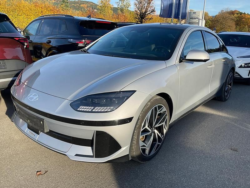 Curated silver metallic Gebraucht 2023 Hyundai Ioniq 6 Limousine | 33.995 € (Fairer Preis) - Bild 1/3