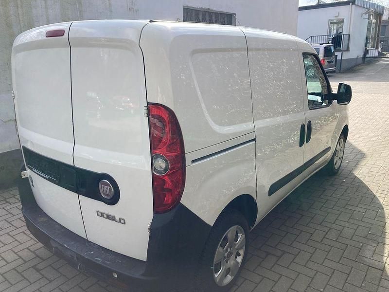 Gebraucht Fiat Doblò 90 PS (66 kW) 2011 Weiß Van / Kleinbus