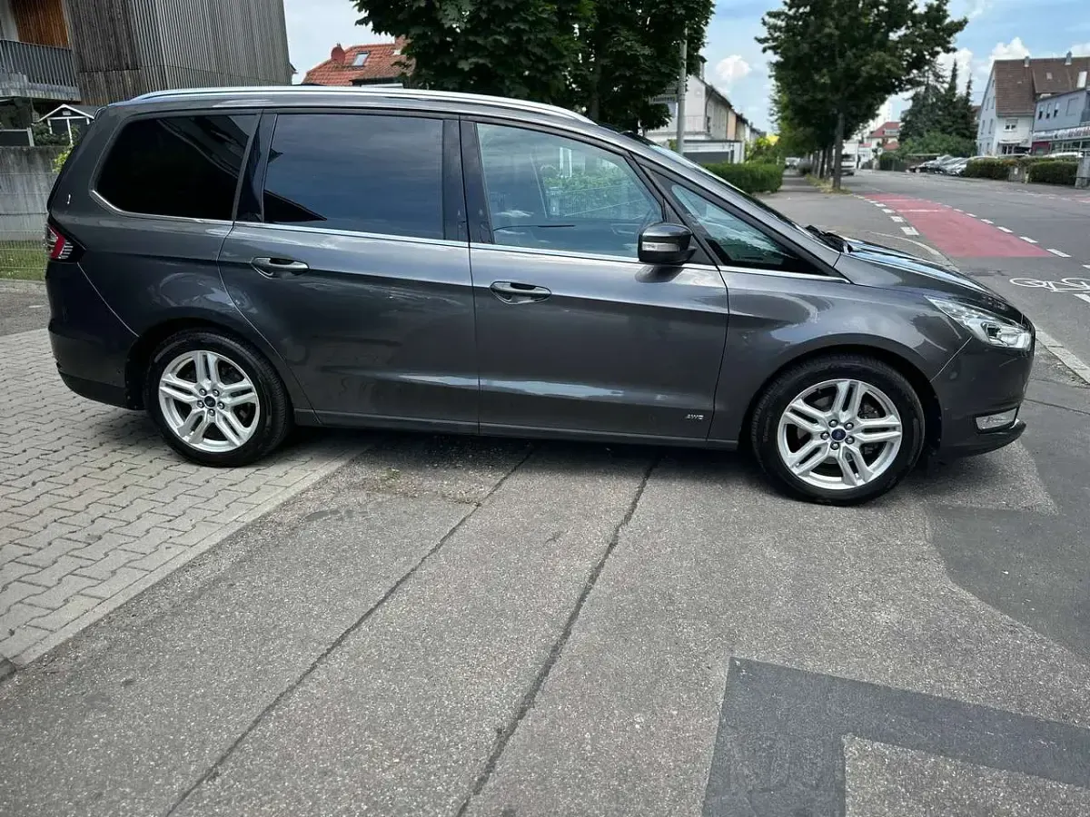Gebraucht Ford Galaxy Titanium 179 PS (131 kW) 2017 Grau Van / Kleinbus