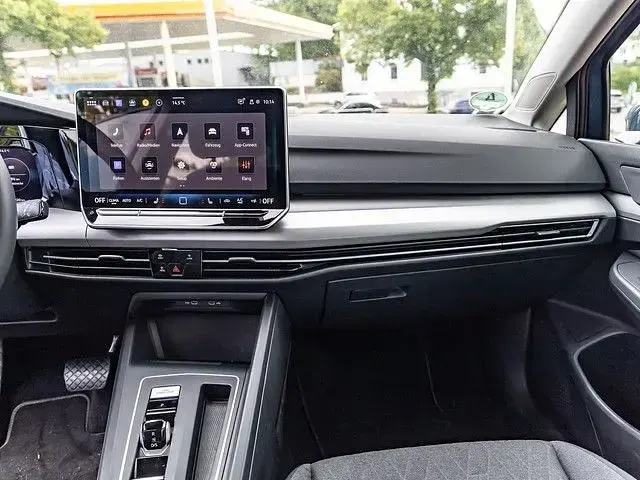 Gebraucht VW Golf VIII R 116 PS (85 kW) 2025 Anemonenblau metallic Limousine