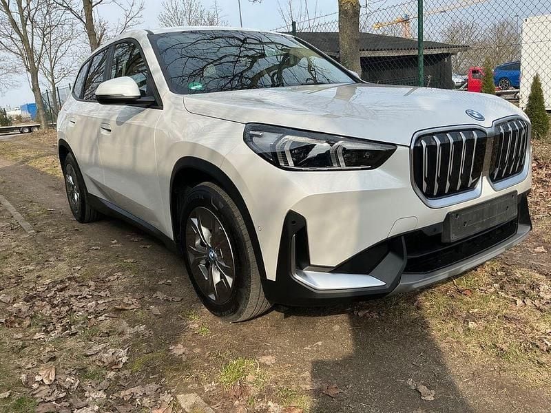 Gebraucht BMW iX1 230 kW (313 PS) 2023 Weiß SUV