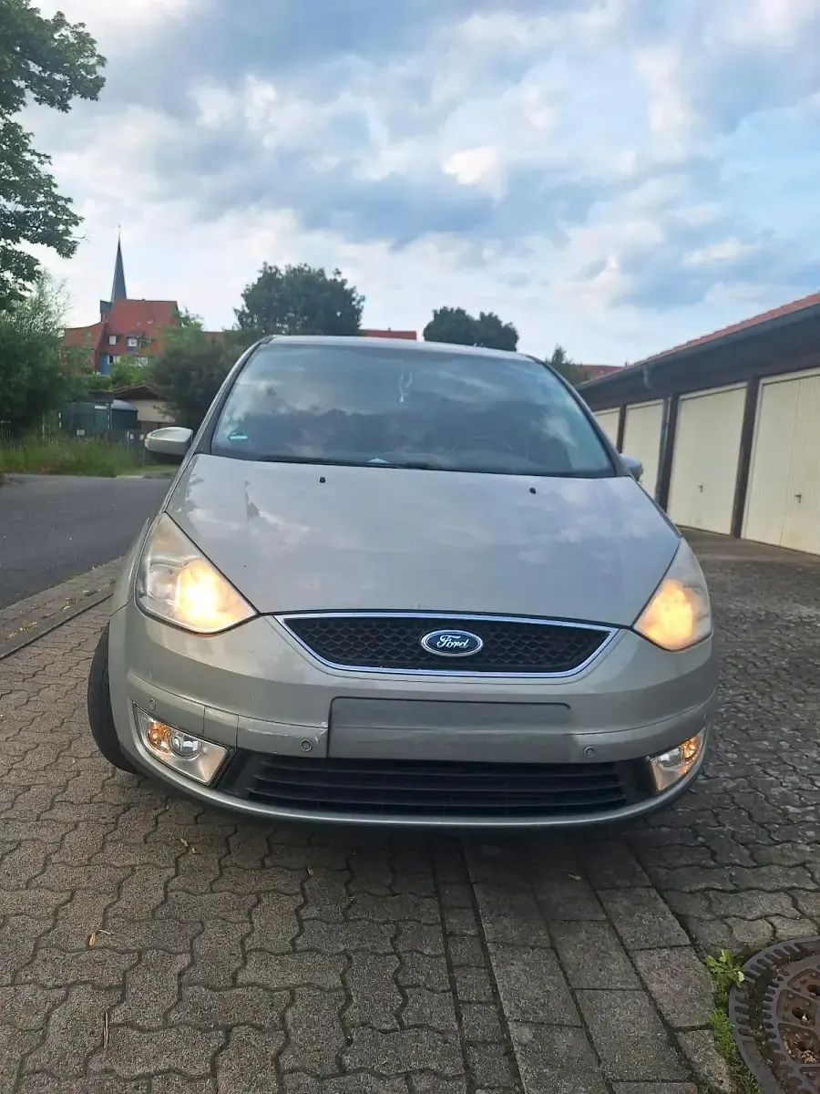 Gebraucht Ford Galaxy 115 PS (84 kW) 2009 Gold Van / Kleinbus